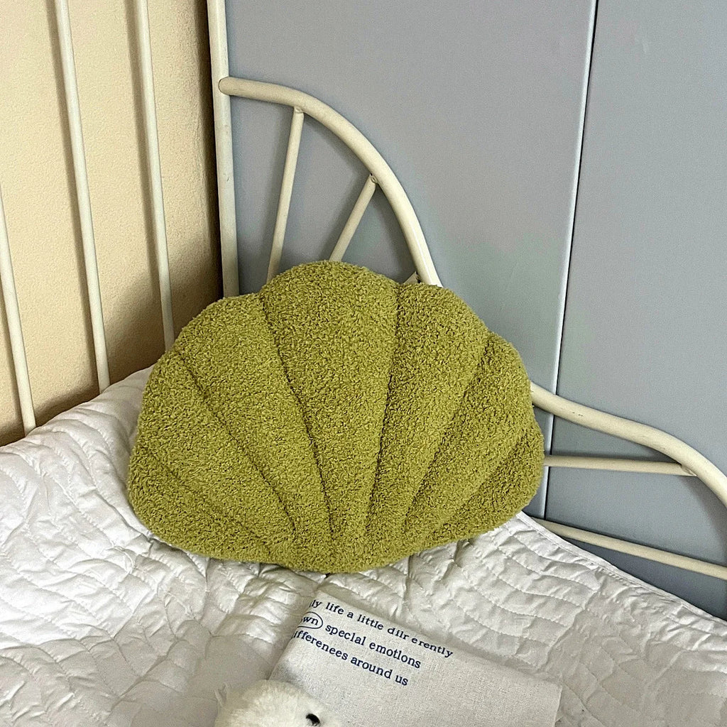 Pastel Shell Cushion – Fluffy Bouclé Plush Pillow | Vinantica