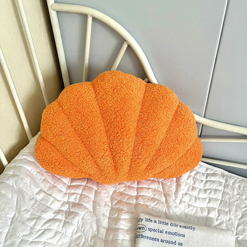 Pastel Shell Cushion – Fluffy Bouclé Plush Pillow | Vinantica