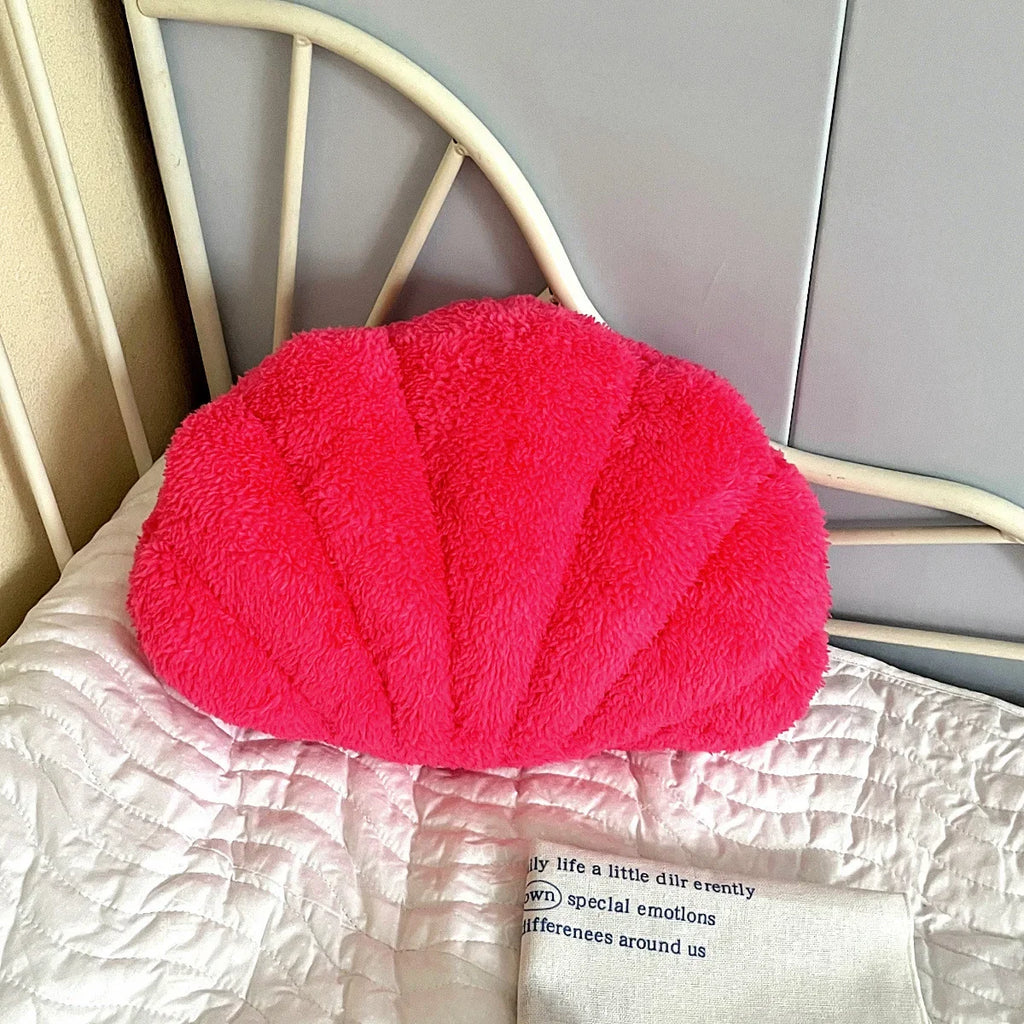 Pastel Shell Cushion – Fluffy Bouclé Plush Pillow | Vinantica