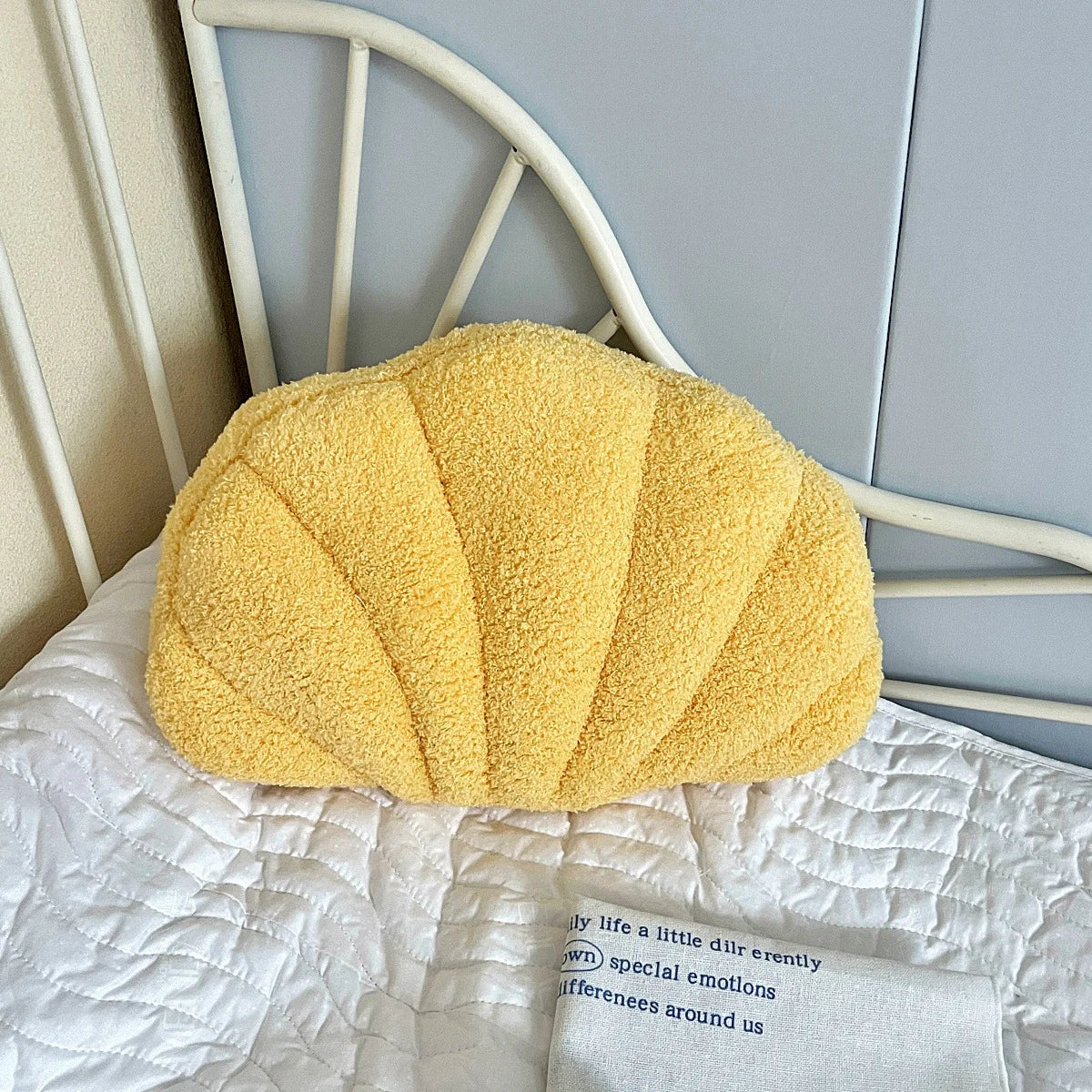 Pastel Shell Cushion – Fluffy Bouclé Plush Pillow | Vinantica