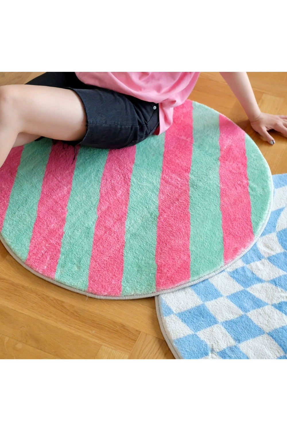 Bedroom round rug