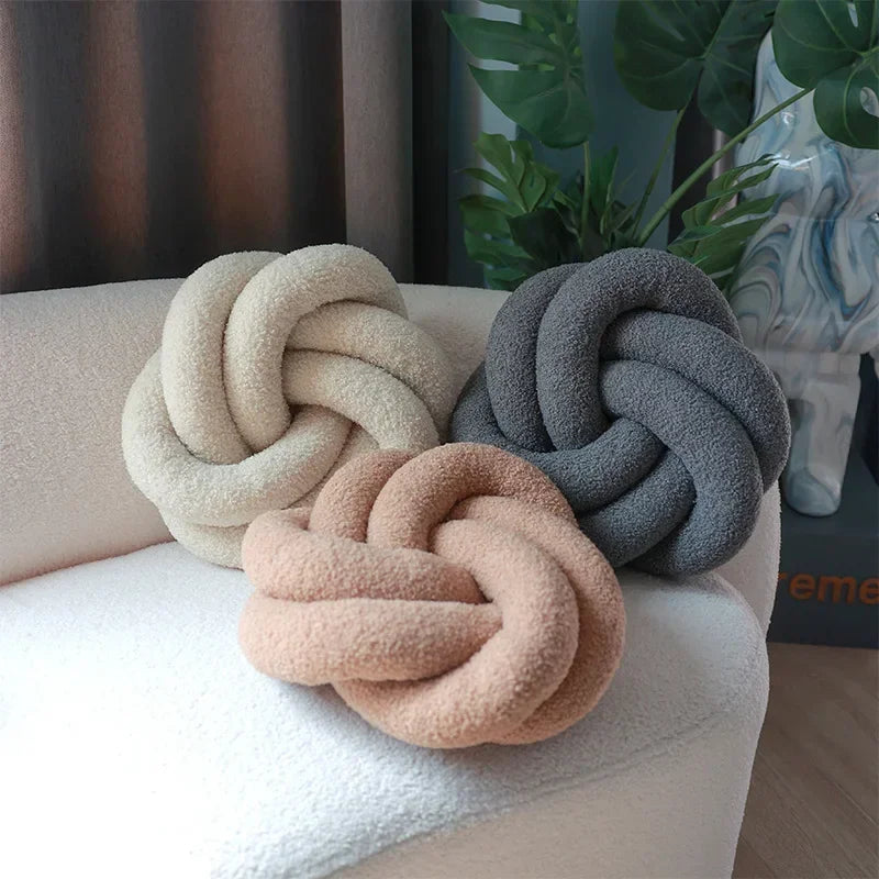 Nordic Cotton Boucle Knot Pillow | Vinantica