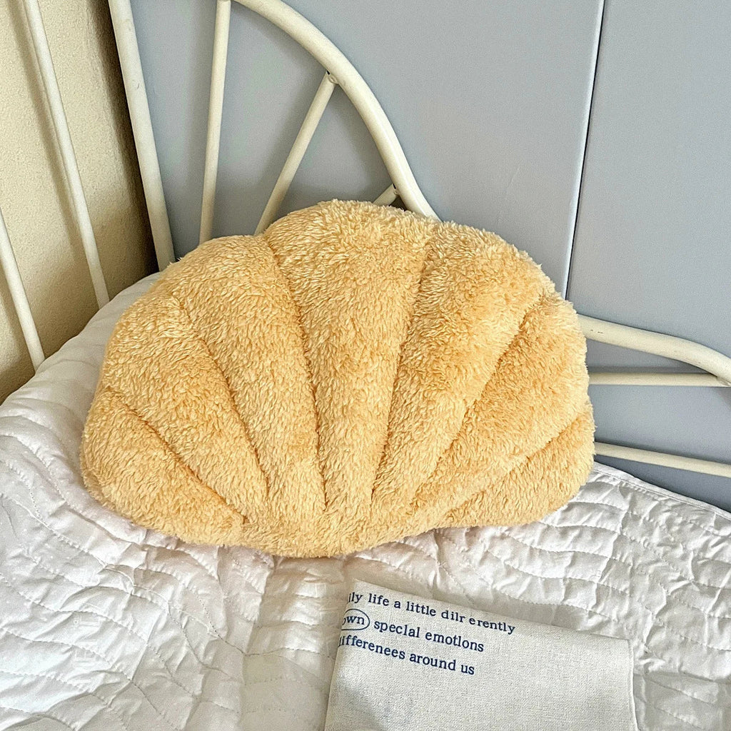 Pastel Shell Cushion – Fluffy Bouclé Plush Pillow | Vinantica