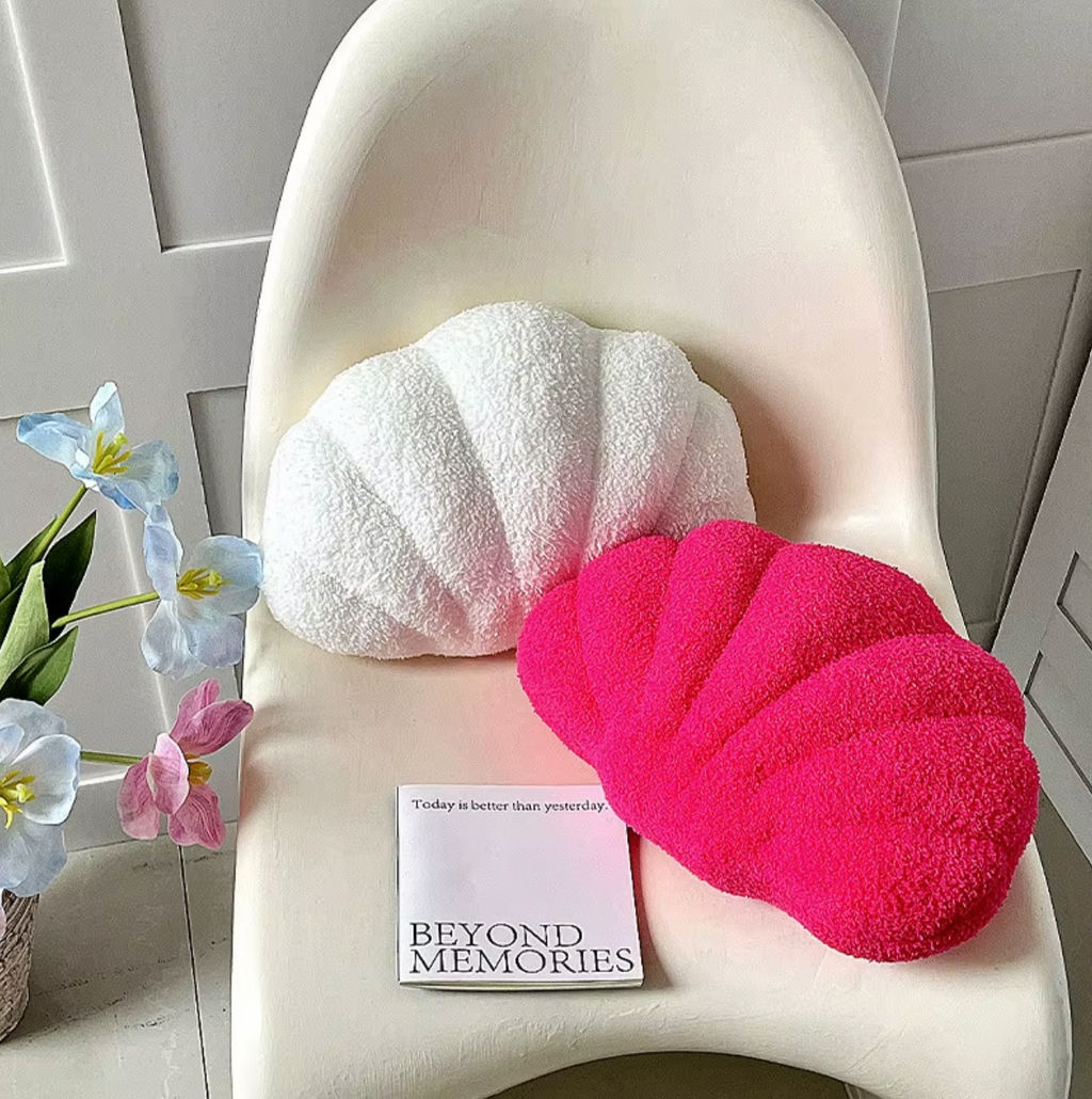 Pastel Shell Cushion – Fluffy Bouclé Plush Pillow | Vinantica