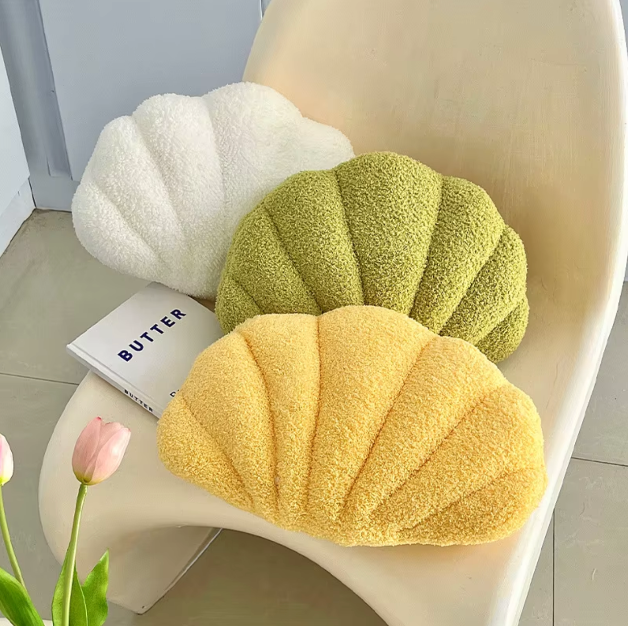 Pastel Shell Cushion – Fluffy Bouclé Plush Pillow | Vinantica