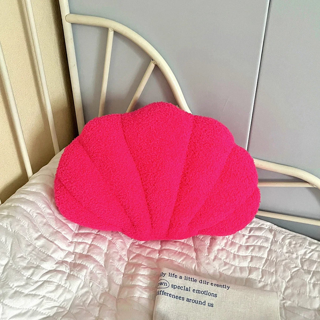 Pastel Shell Cushion – Fluffy Bouclé Plush Pillow | Vinantica