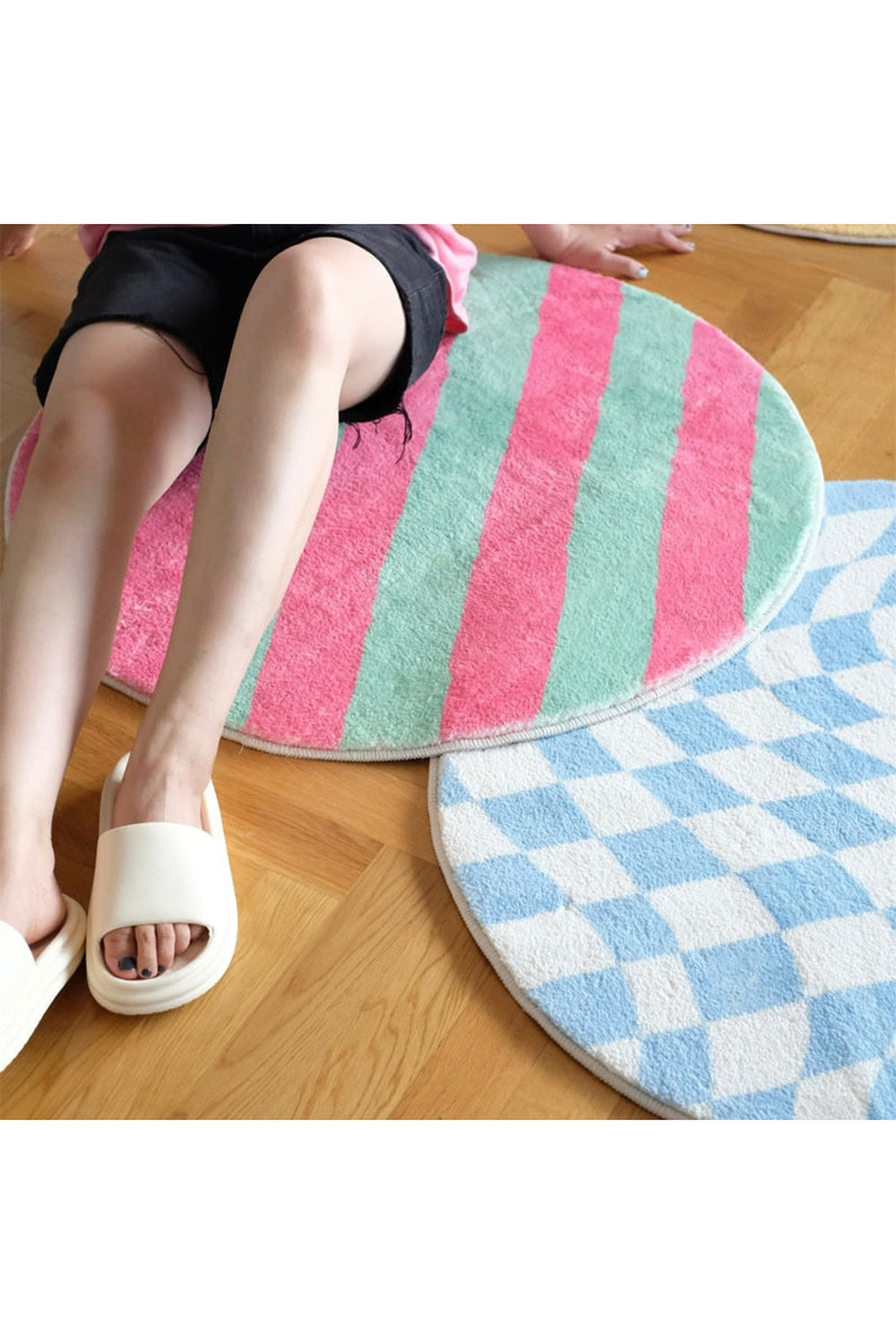 Bedroom round rug