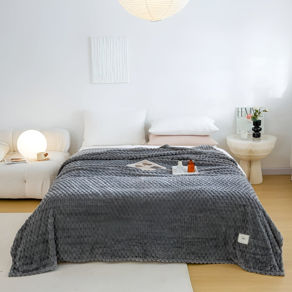 Microfiber blanket – super soft and warm for sofa and bed