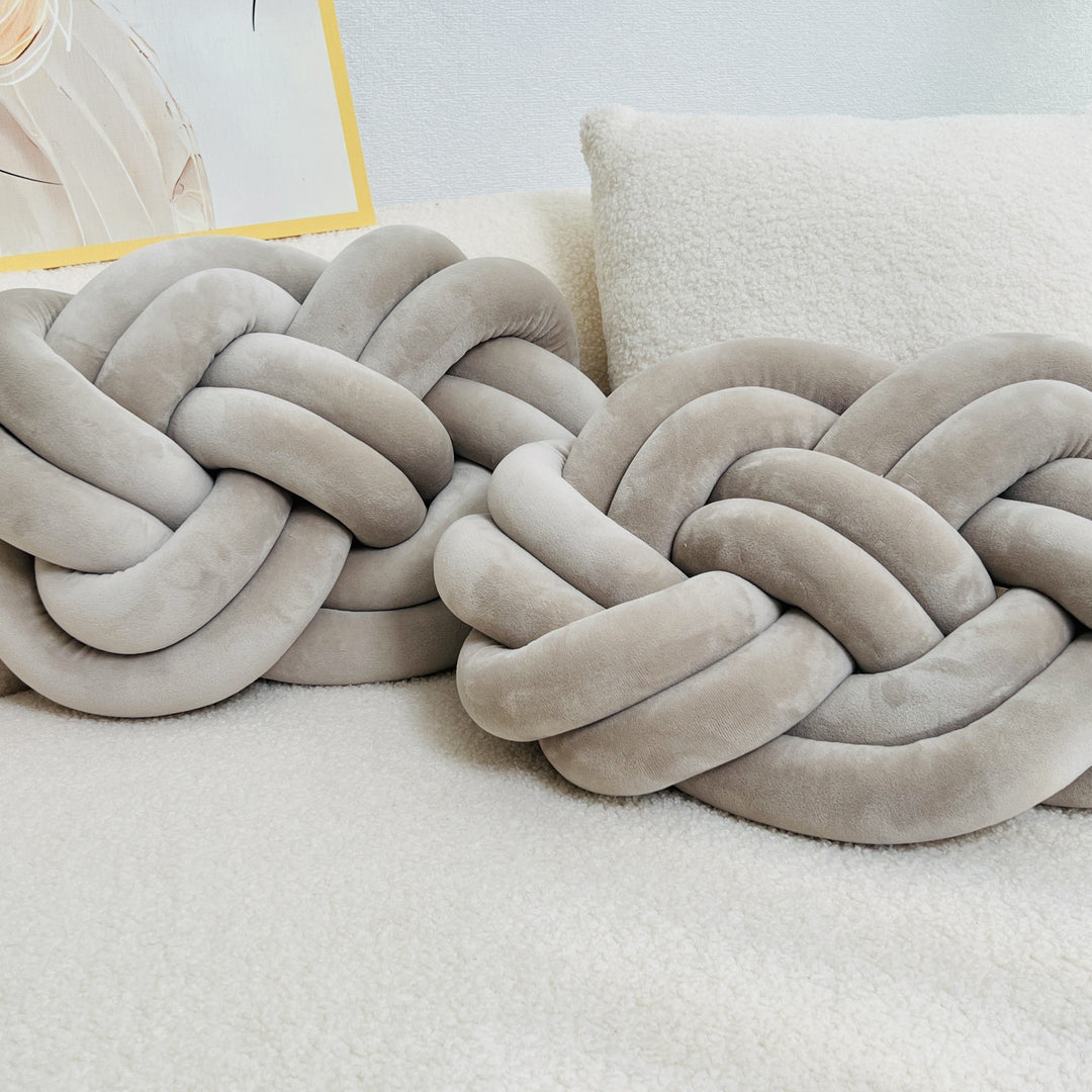 CozyPlush Set with 2 Plush Decorative Pillows – Soft Elegance for Your Home Vinantica