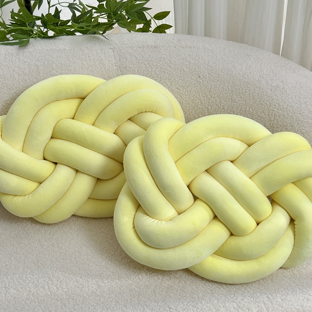 CozyPlush Set with 2 Plush Decorative Pillows – Soft Elegance for Your Home Vinantica