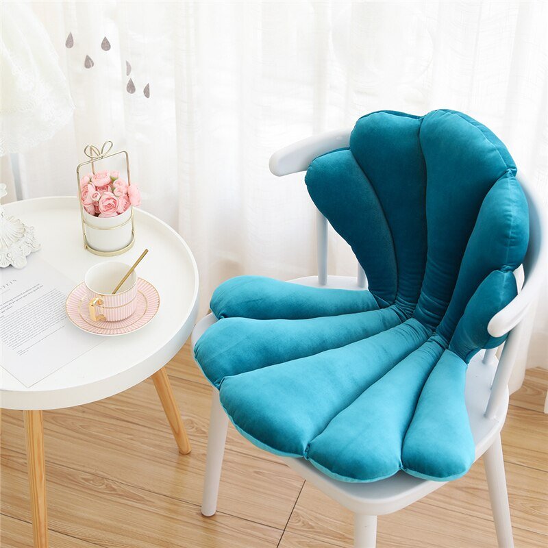 Chic Velvet Shell Cushion - Luxurious and Stylish Cushion for Living Room, Bedroom