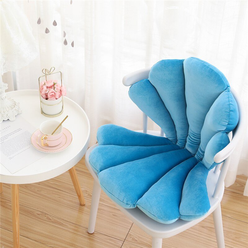 Chic Velvet Shell Cushion - Luxurious and Stylish Cushion for Living Room, Bedroom