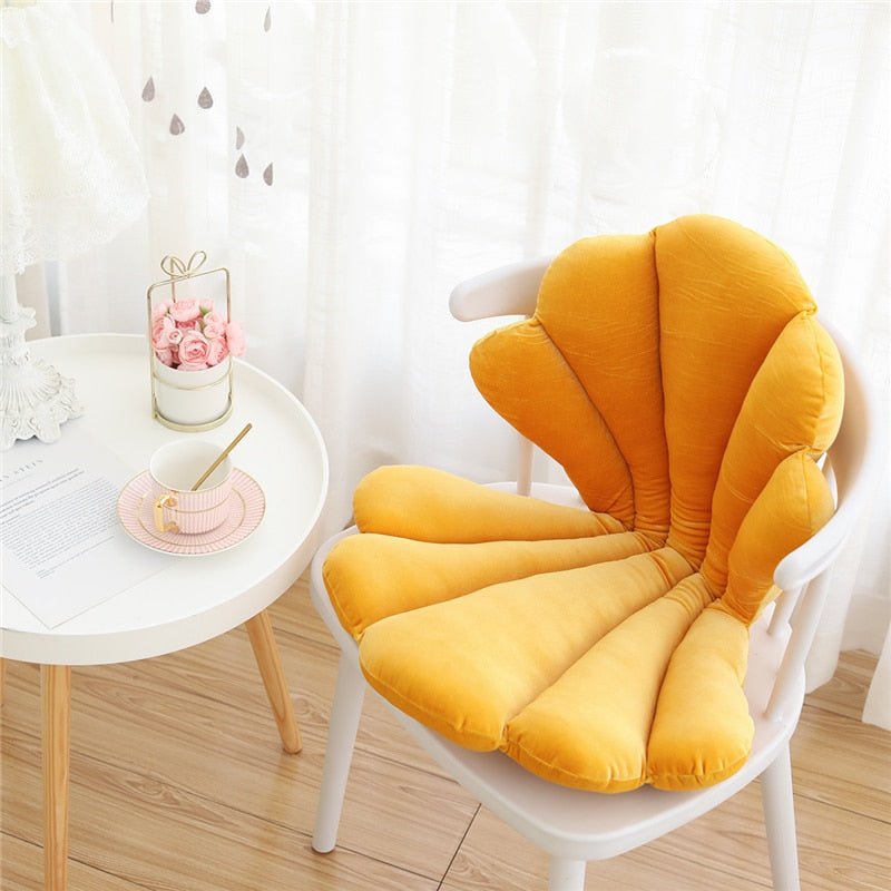 Chic Velvet Shell Cushion - Luxurious and Stylish Cushion for Living Room, Bedroom