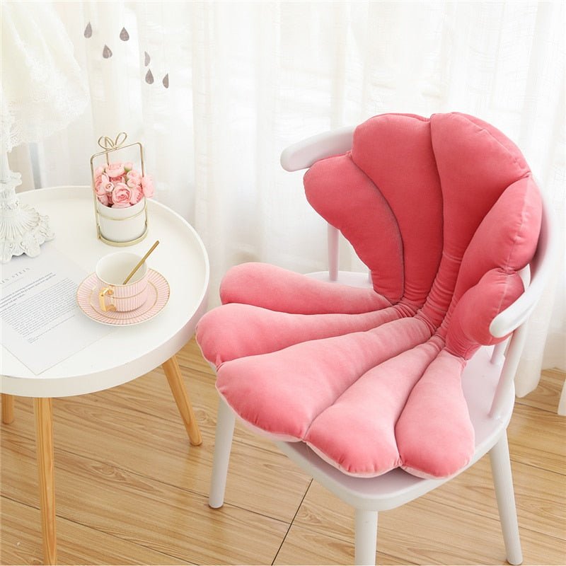 Chic Velvet Shell Cushion - Luxurious and Stylish Cushion for Living Room, Bedroom