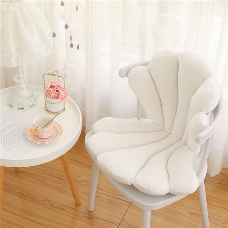 Chic Velvet Shell Cushion - Luxurious and Stylish Cushion for Living Room, Bedroom