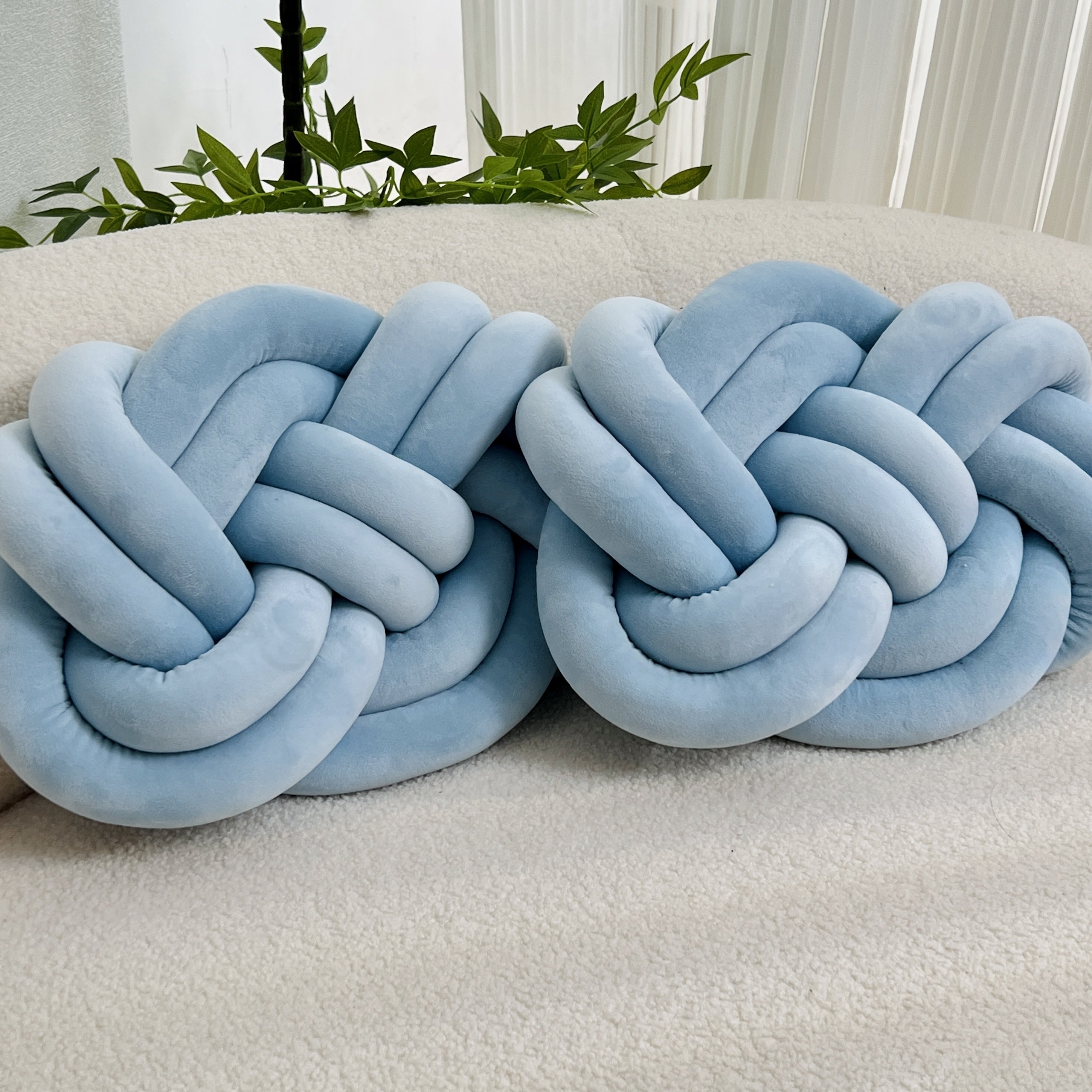Pillow - Luxurious soft pillows with button design